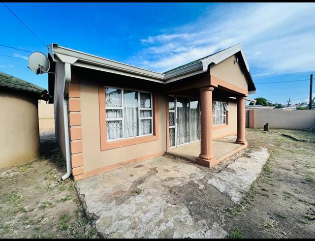 3 BEDROOM HOUSE FOR SALE IN KWAMASHU